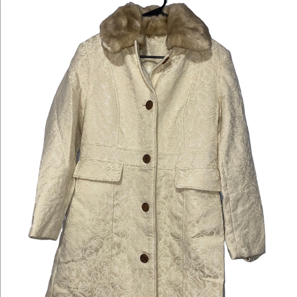 BEAUTIFUL WHITE EMBROIDERED COAT